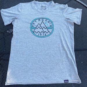 Patagonia XS Capilene Baselayer V-Neck Graphic T-Shirt